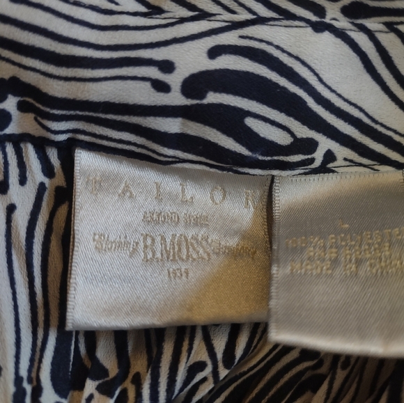 Taylor woman's size large short sleeve button up blouse shirt top - Picture 3 of 4